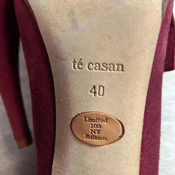 Te Casan Limited Edition red suede heels
Size: 40 or 9.5 NEW - Picture 6 of 11